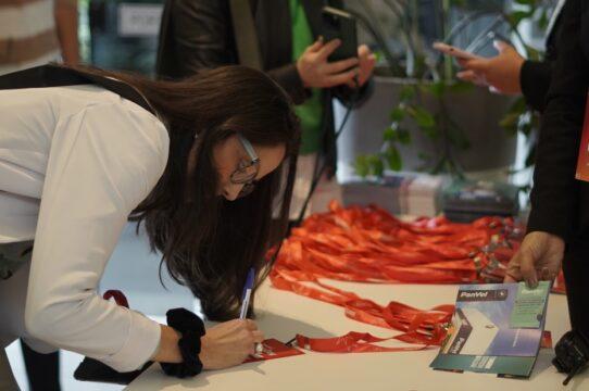 Mulheres participando de evento de tecnologia