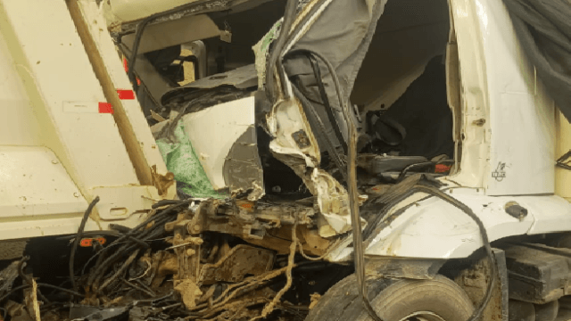 Acidente entre caminhões no Contorno Viário