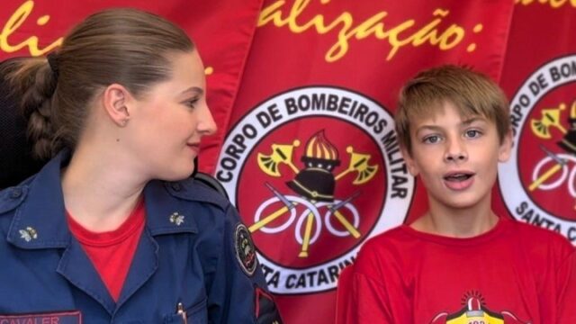 Bombeiro mirim Theo em ação