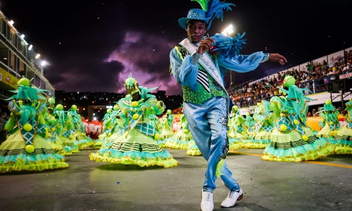 Turistas aproveitando o Carnaval em Santa Catarina