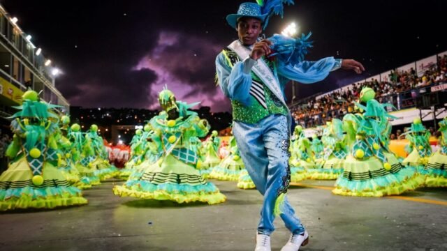 Turistas aproveitando o Carnaval em Santa Catarina