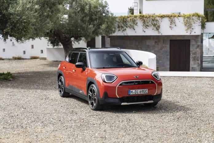 MINI Aceman - Carro Elétrico de Luxo