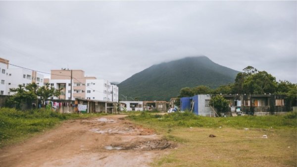 Famílias comemoram a garantia de energia elétrica em suas residências