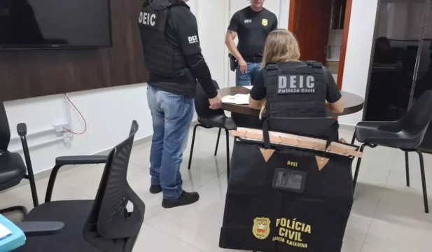 Mandados de busca e apreensão em São José