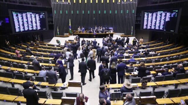 Plenário da Câmara dos Deputados durante votação de projetos de lei