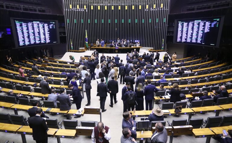 Plenário da Câmara dos Deputados durante votação de projetos de lei