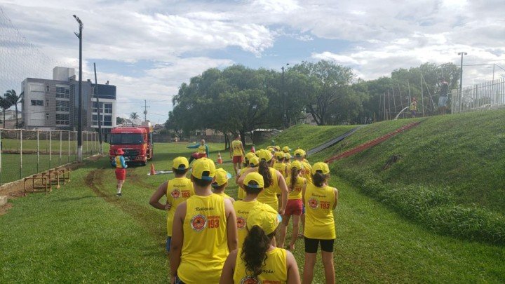 Crianças participando do Programa Golfinho em Dionísio Cerqueira