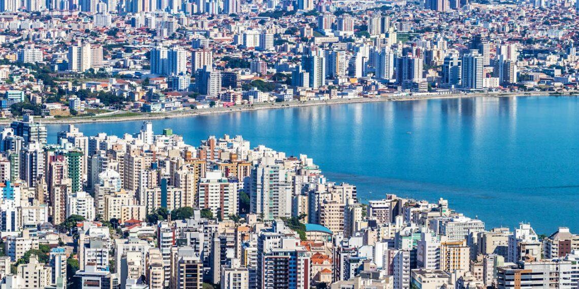 Atendimento de Serviços Públicos em Florianópolis durante o Carnaval 2025