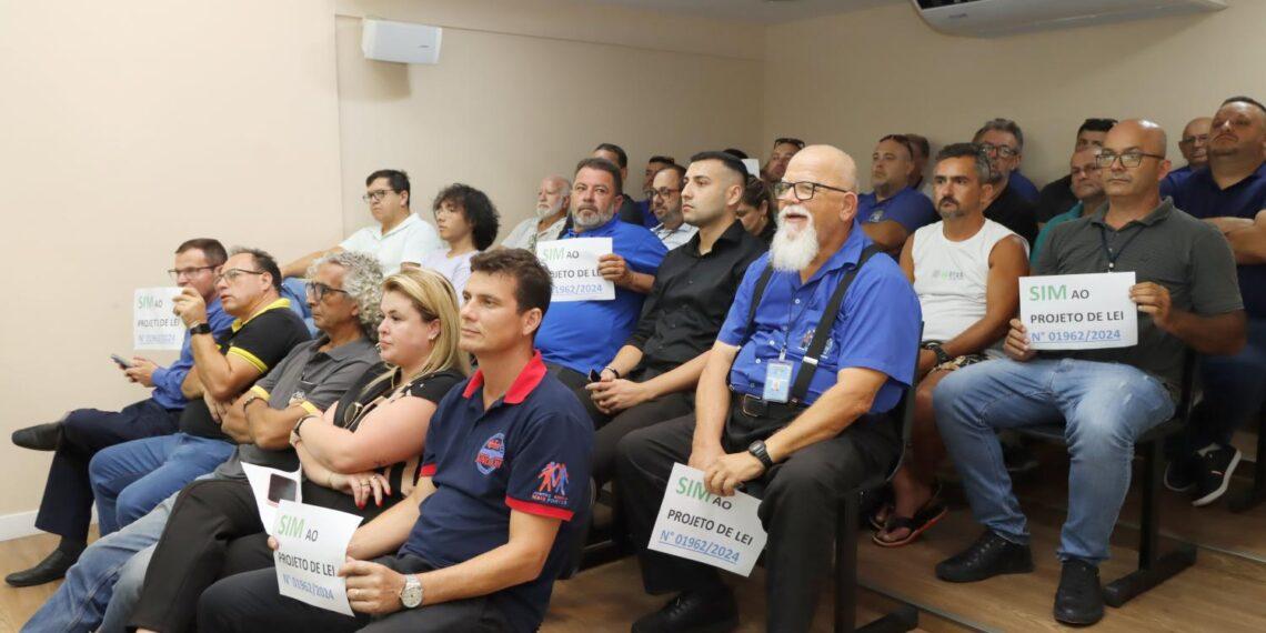 Veículo utilitário em serviço de táxi