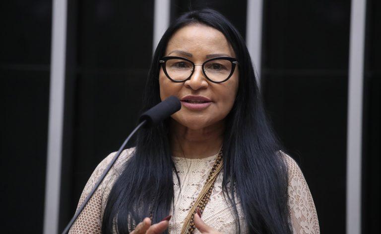 Imagem ilustrativa de uma pessoa com distonia