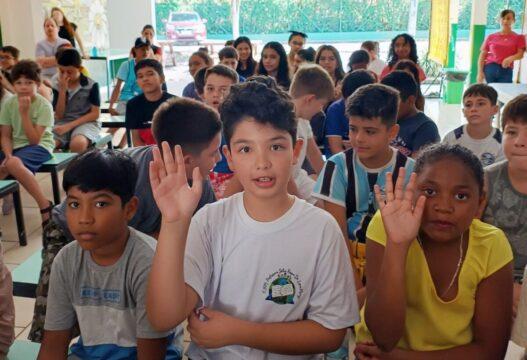 Evento de conscientização ambiental na Escola Zélia Roque em Chapecó