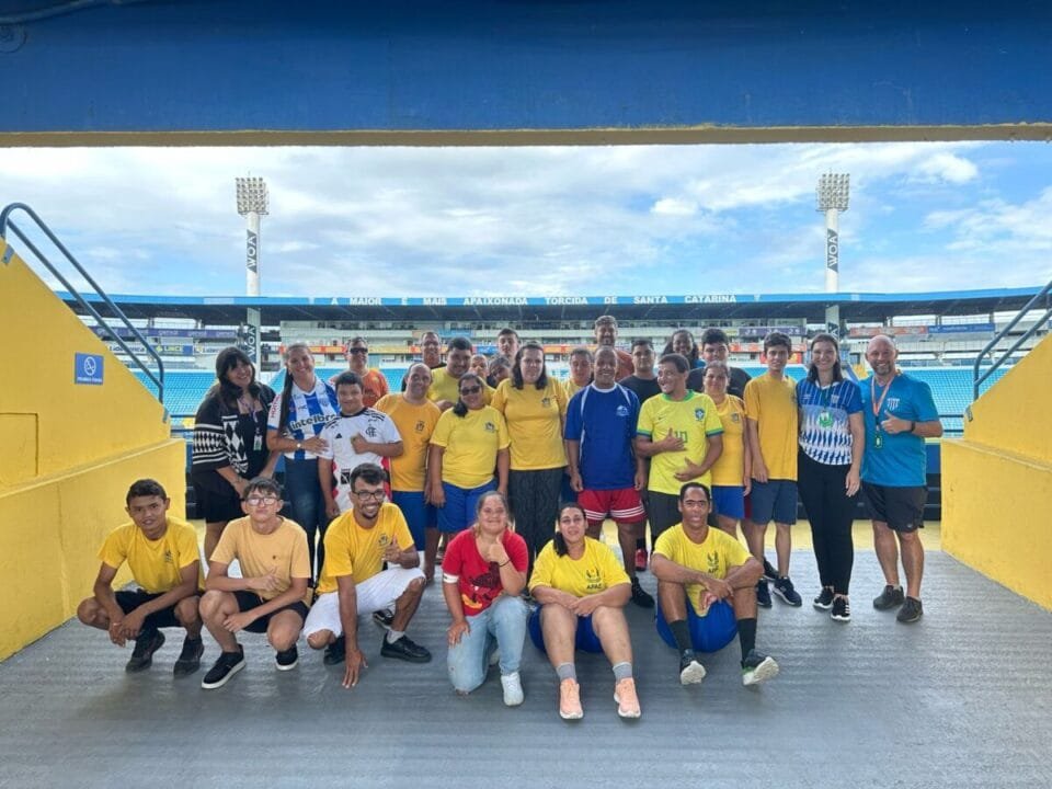 Atletas da APAE de Palhoça visitam o Avaí Futebol Clube