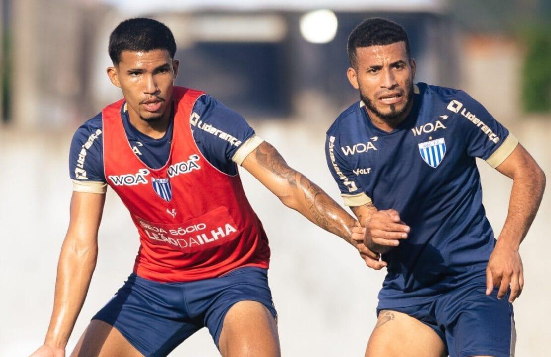Jogadores do Avaí e Chapecoense se preparando para a final do Campeonato Catarinense