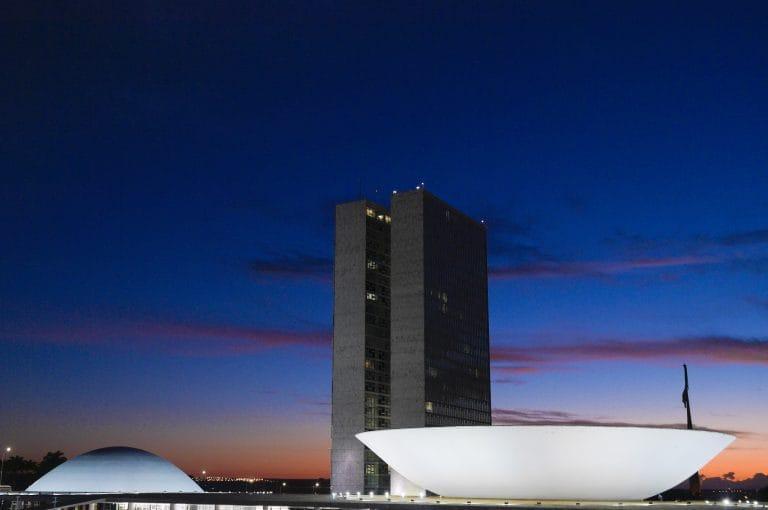 Debates sobre redistribuição de vagas entre estados e aumento de deputados federais