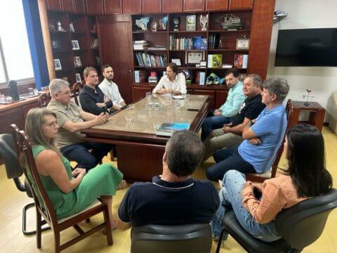 Imagem da reunião sobre a construção do Centro do Empreendedor em Araranguá