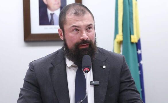 Imagem do Delegado Paulo Bilynskyj sendo eleito presidente da Comissão de Segurança Pública