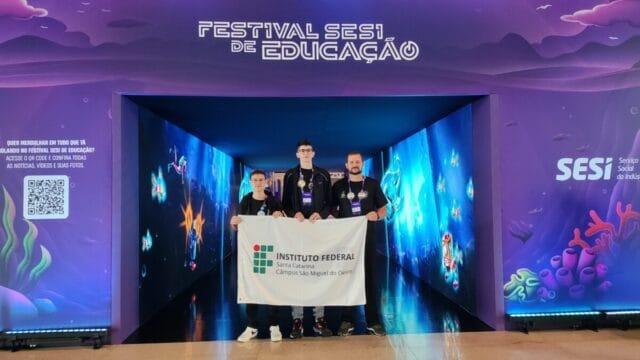 Equipe SAR Dynamics participando da First Robotics Competition
