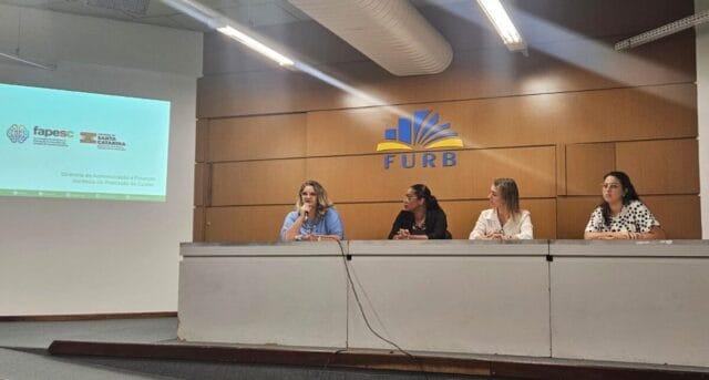 Evento de diálogo entre Fapesc e pesquisadores em Blumenau