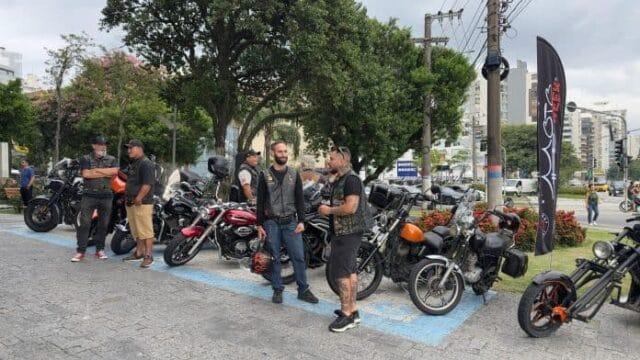 Floripa Moto Week 2025 - Banda Ira! no show de abertura
