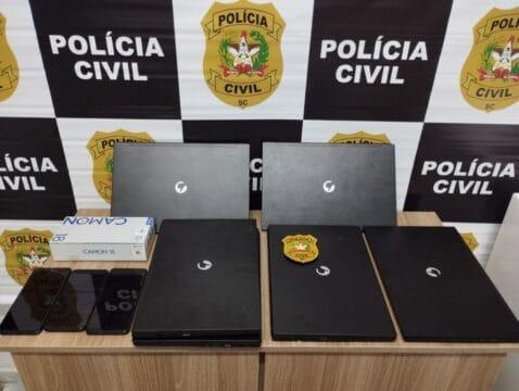 Imagem representativa de furto de notebooks e smartphones em escola estadual de Araranguá