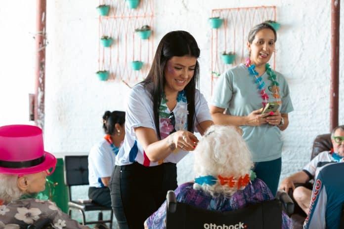 Colaboradores do Grupo Almeida Junior em ação solidária