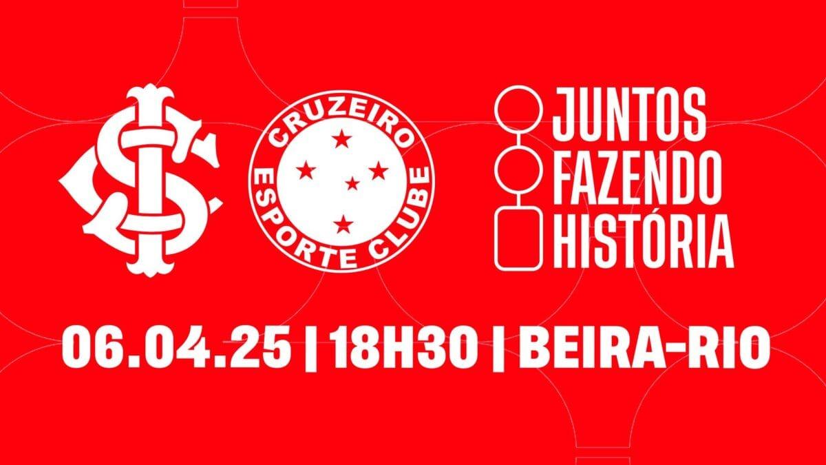Público assistindo a um jogo de futebol no estádio