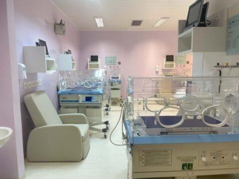 Imagem de hospital mostrando reforma e revitalização de leitos de UTI