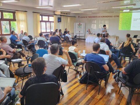 Colaboradores participando da jornada de inovação na Epagri