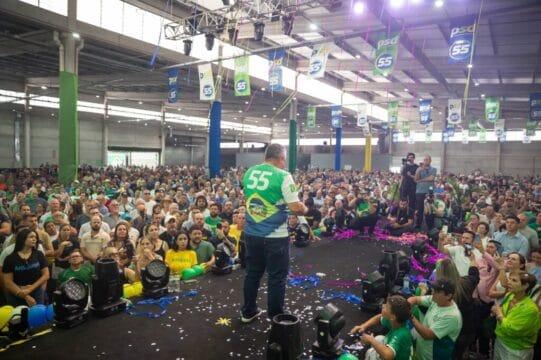 João Rodrigues e apoiadores no evento de lançamento da pré-candidatura