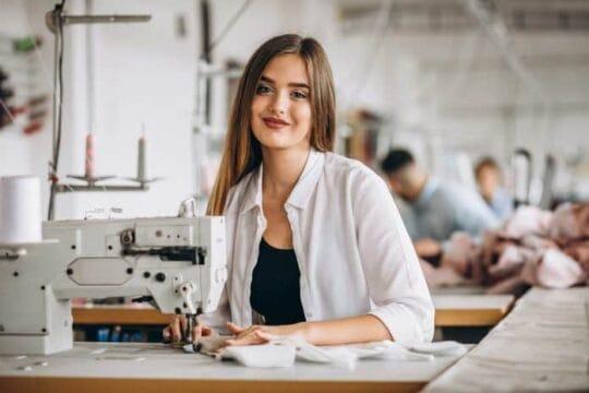 Mulheres trabalhando na indústria de Santa Catarina