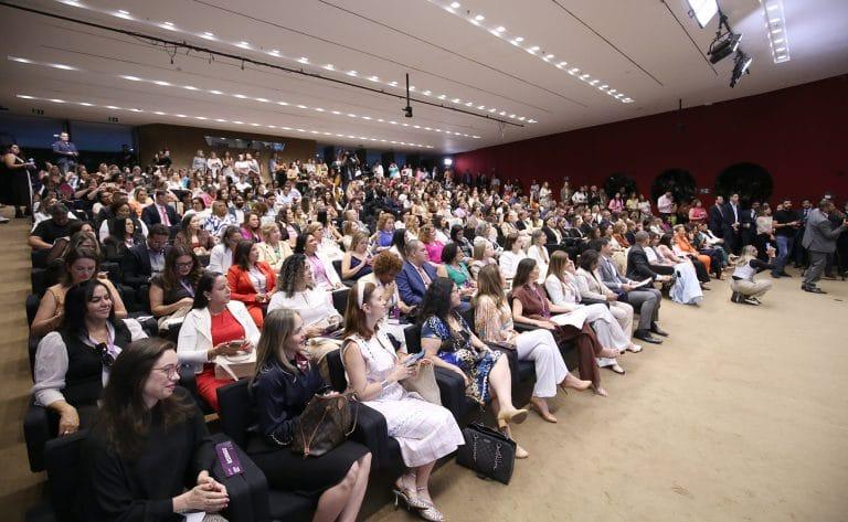 Representação das mulheres ocupando cargos de decisão na política