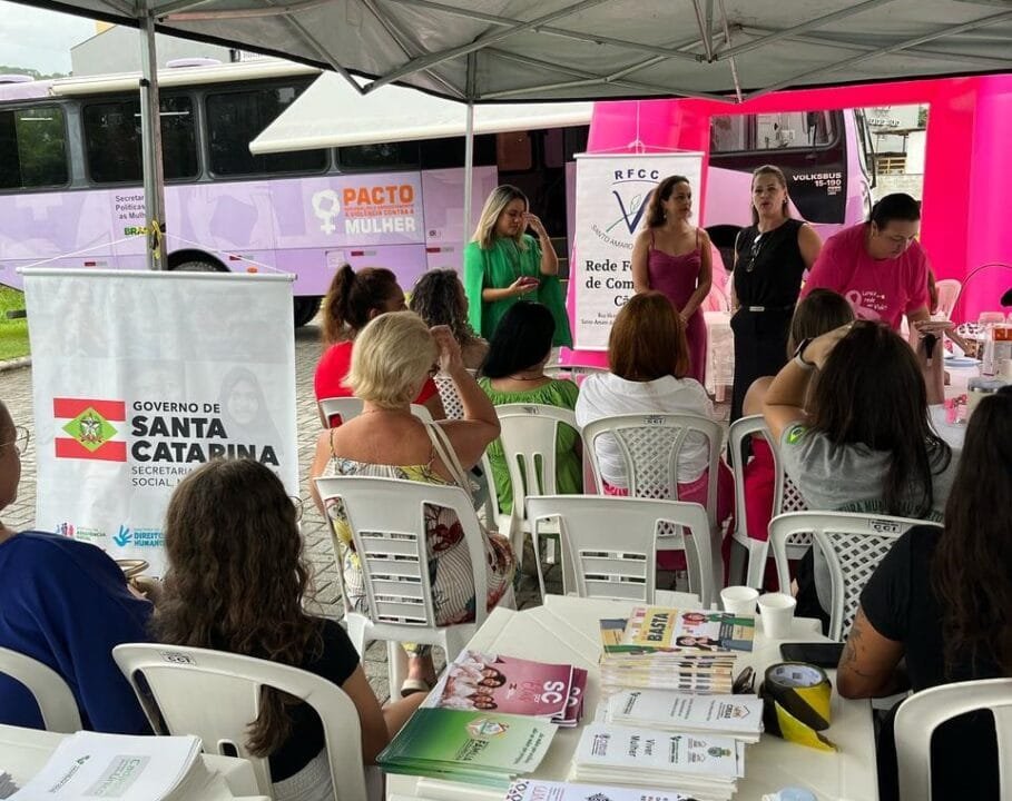 Ônibus Lilás - Apoio e Serviços para Mulheres