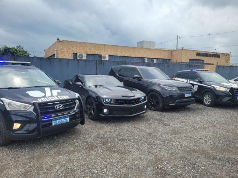 Veículos de luxo apreendidos durante operação policial
