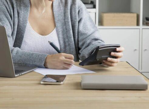 Contribuintes pagando taxas em São José