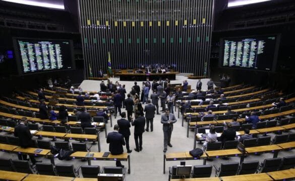 Deputados reunidos no Plenário