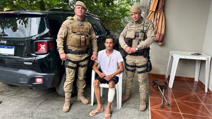 Policiais militares salvam homem em acidente de trânsito