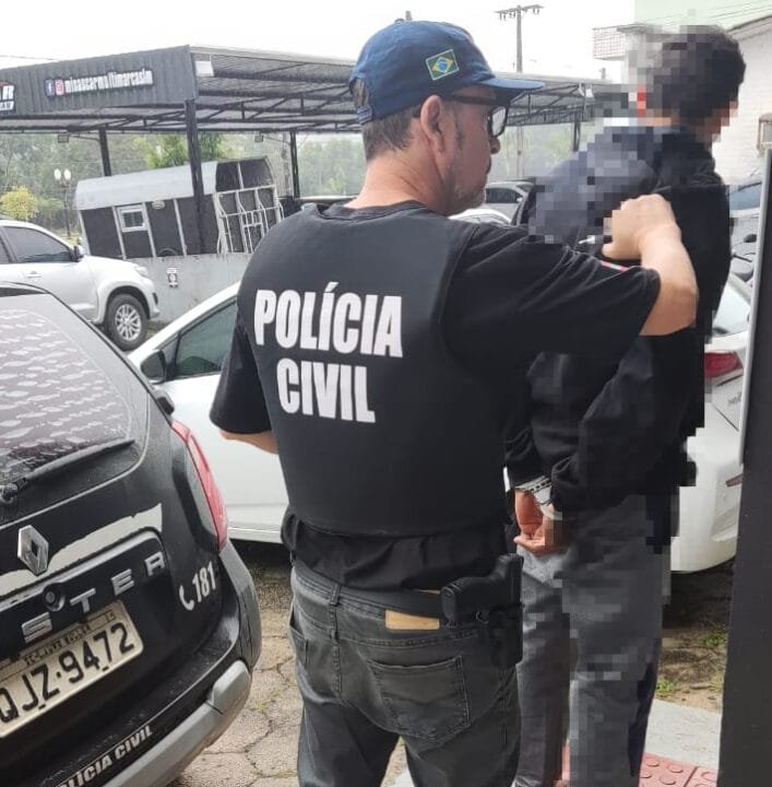 Homem preso pela Polícia Civil de Santa Catarina