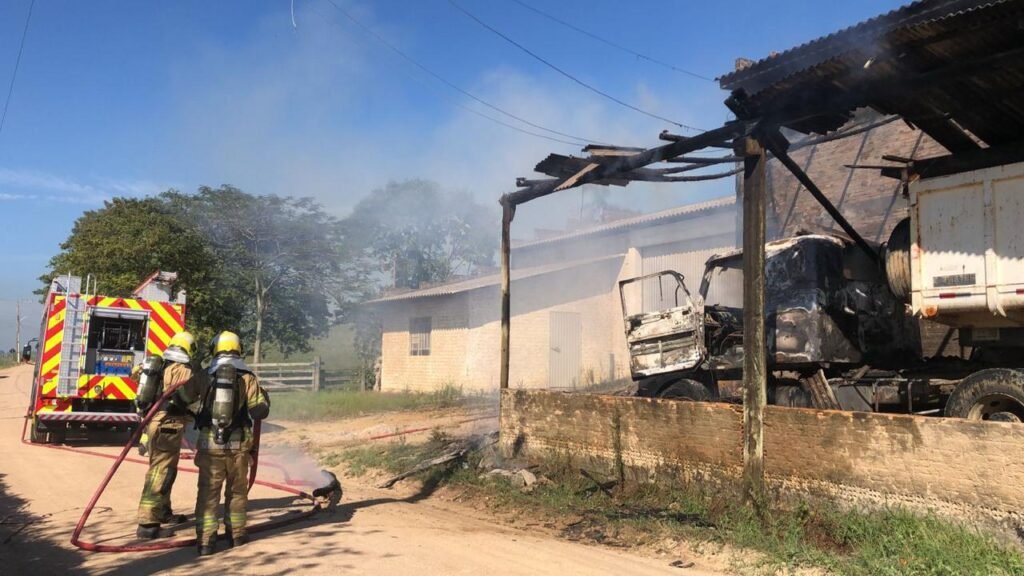 Prisão de suspeitos por roubo e incêndio em Sangão