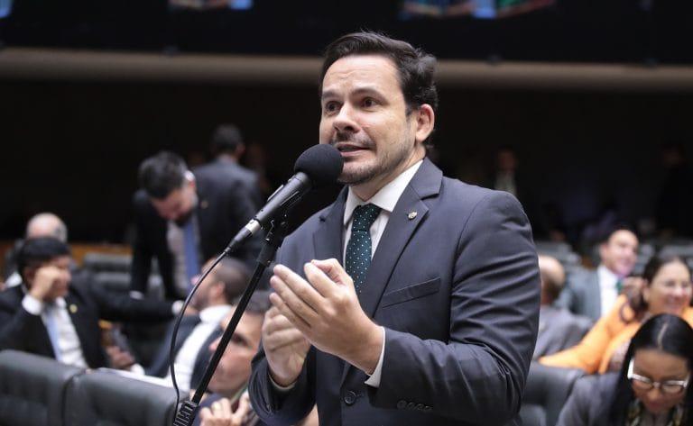 Imagem ilustrativa de família beneficiada pelo Bolsa Família