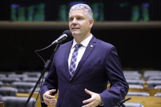 Imagem relacionada ao Projeto de suspensão da norma do Ministério da Saúde sobre vacina contra Covid-19 em crianças