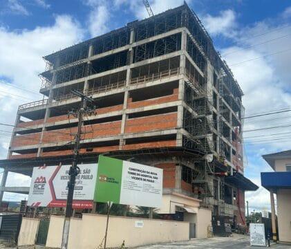 Torre em construção