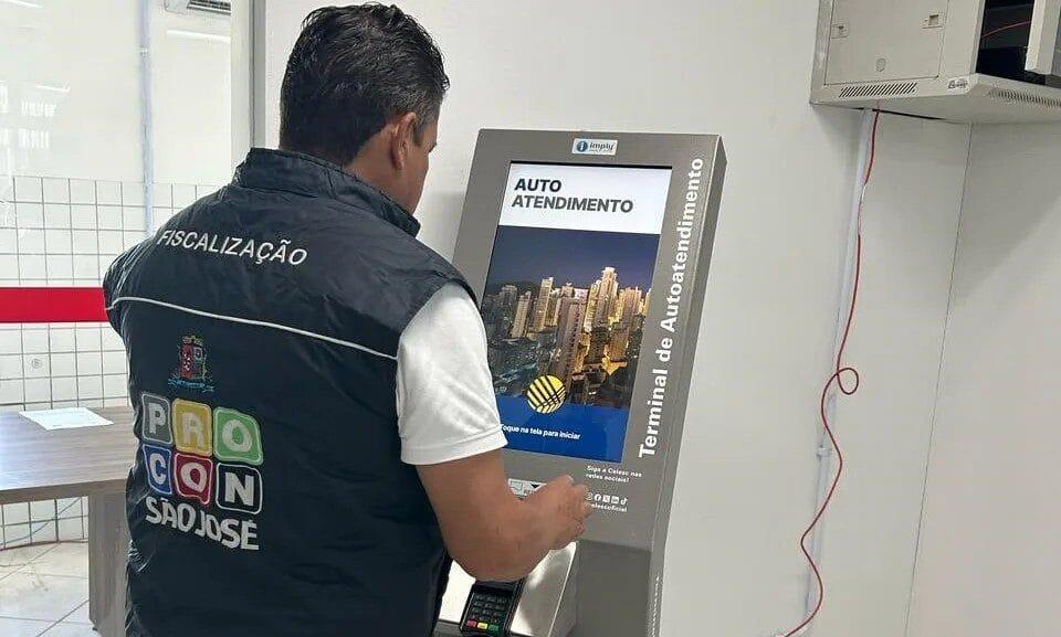 Totem de Autoatendimento Celesc no Procon de São José