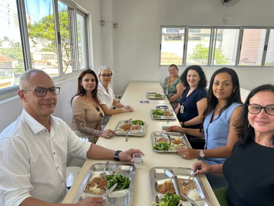 Equipe de Assistência Social de Joaçaba em visita ao Serviço Família Acolhedora em Chapecó