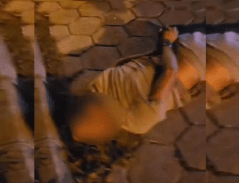 Homem sendo contido por vizinhos