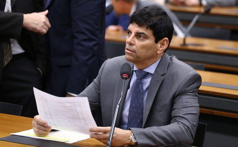 Votação das emendas orçamentárias pelos líderes nas comissões legislativas