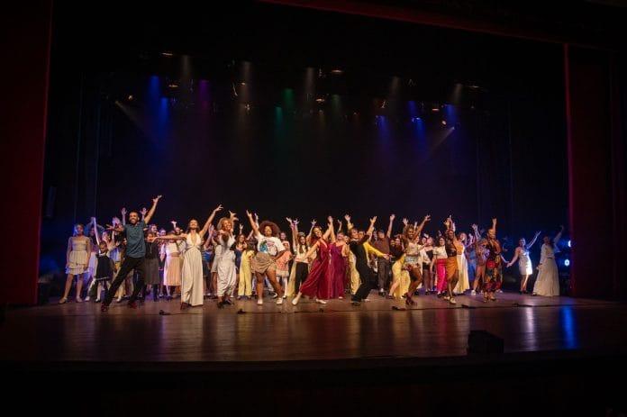 Evento de abertura do festival de sapateado Floripa Tap 2025