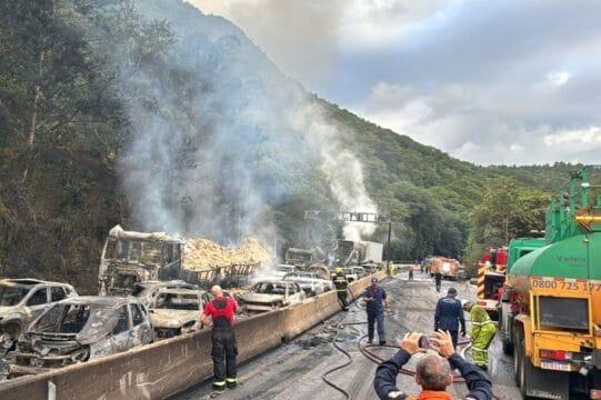 Acidente com incêndio na BR-101 em Palhoça