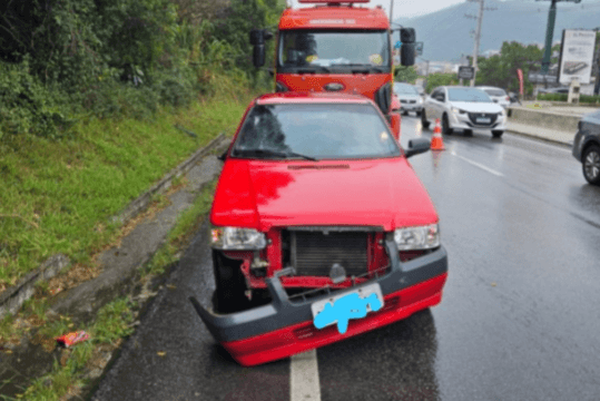 Acidente entre carro e moto na SC-401 em Florianópolis