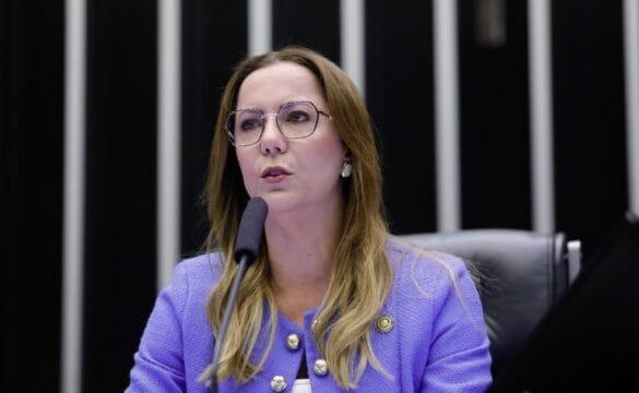 Advogado dativo auxiliando vítima de violência doméstica