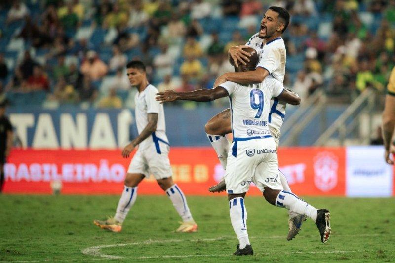 Emoção no jogo entre Avaí e Cuiabá-MT pela Série B 2025